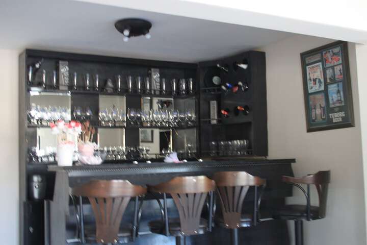 Lounge 23 of 30