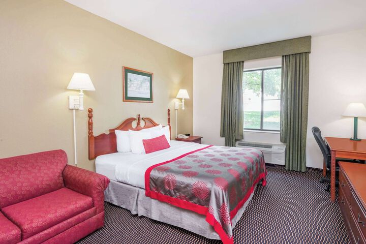 1 King Bed (1 of 20)