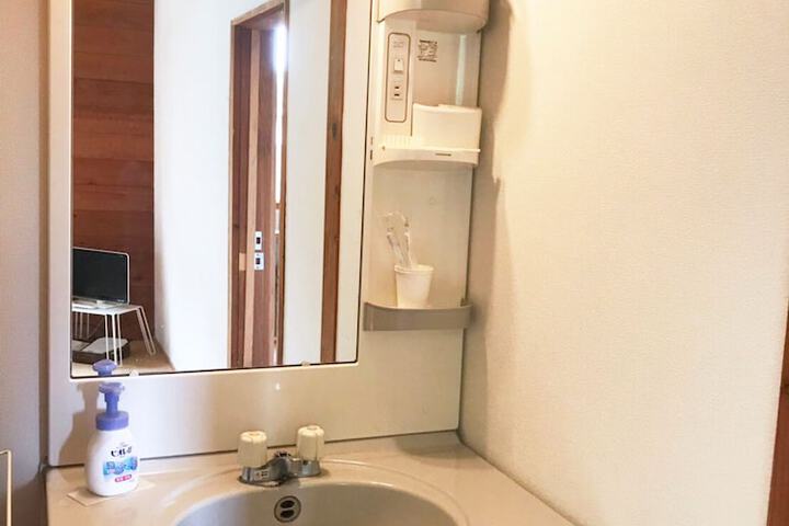 Room 10 of 25