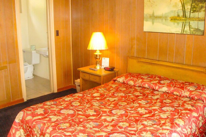 Room 10 of 27
