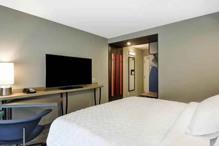 1 King Bed (9 of 12)