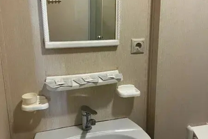 Room 9 of 14
