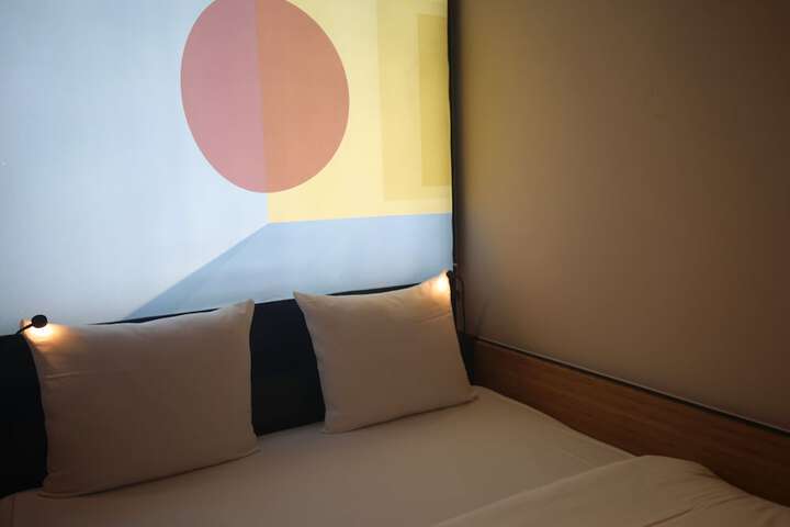 Room 12 of 32