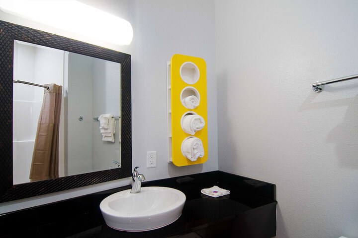Room 21 of 38
