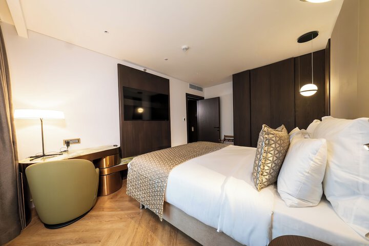 Room 105 of 200