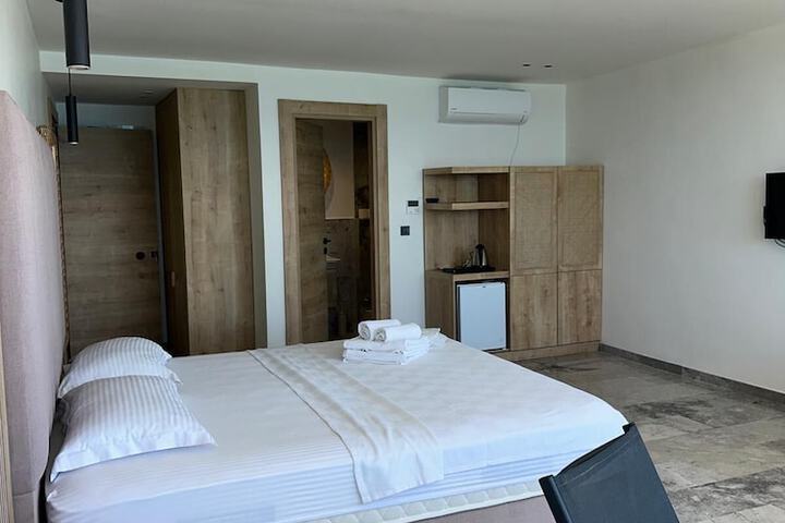 Room 25 of 59