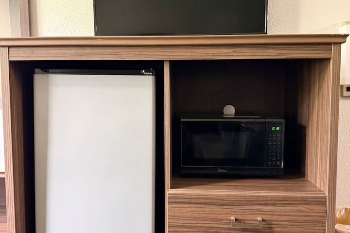 Room 5 of 8