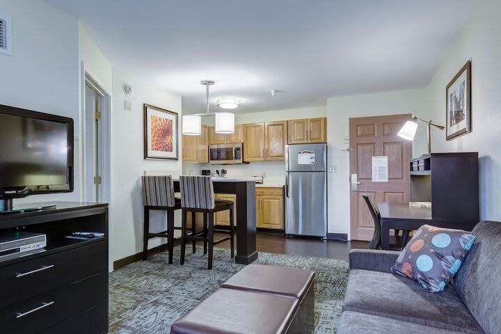 1 Queen 1 Bedroom Suite Comm Mobility Accessible (33 of 39)