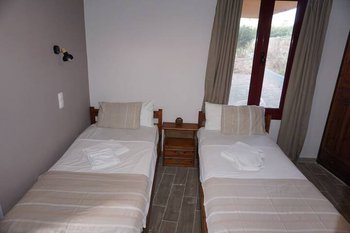 Room 34 of 102