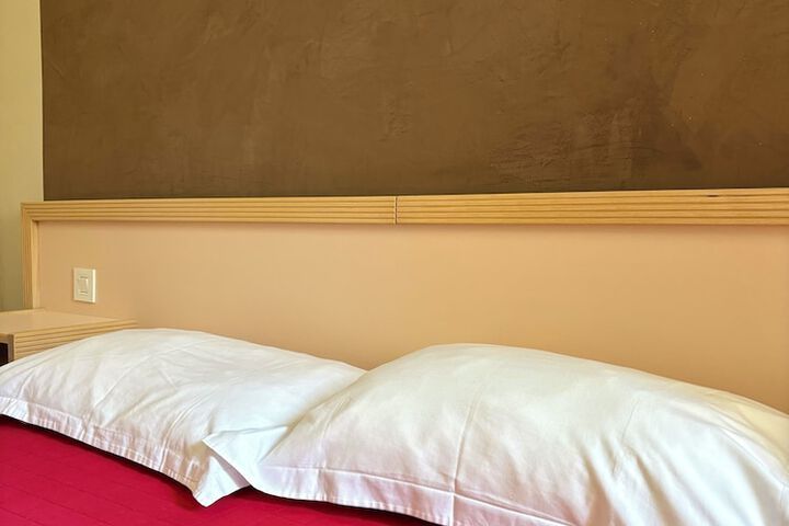 Room 3 of 193