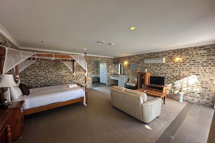 Room 6 of 113