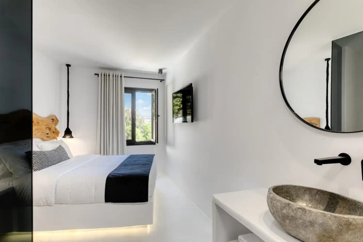 Room 10 of 44