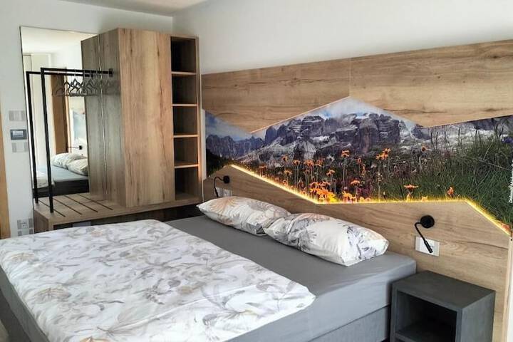 Room 12 of 27
