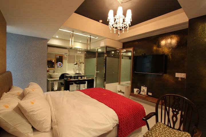 Room 7 of 68
