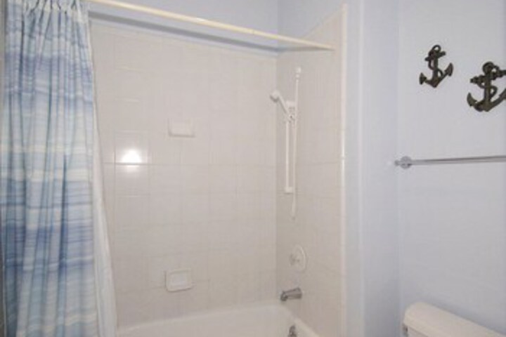 Room 4 of 17
