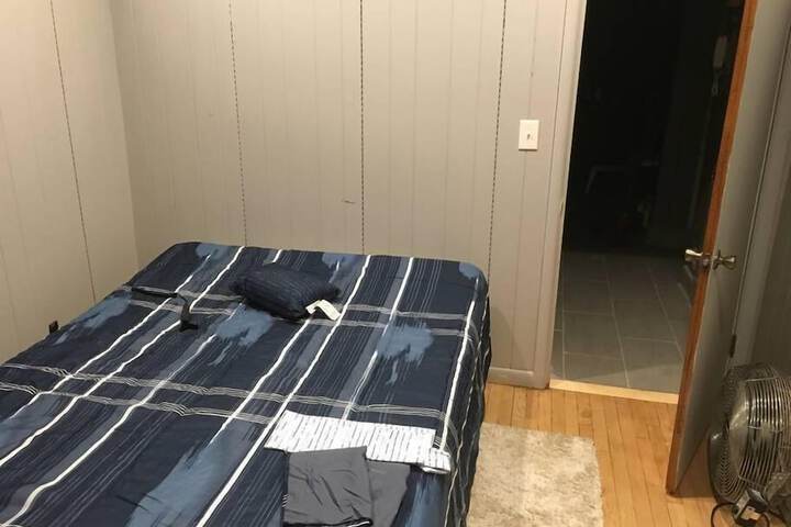 Room 4 of 11