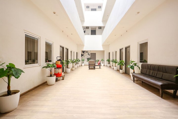 Hotel Interior 4 of 33