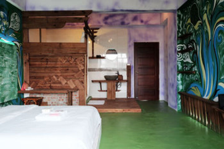 Room 17 of 36