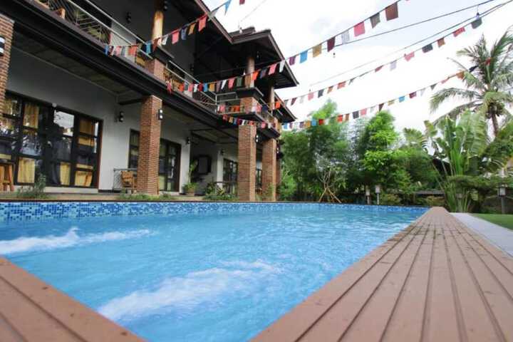 Hotel with Pool