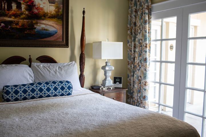 Room 28 of 166