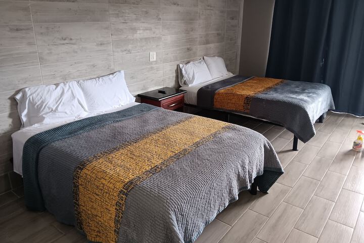 2 Queen Beds (3 of 8)