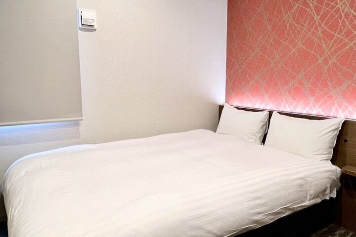 Room 8 of 25