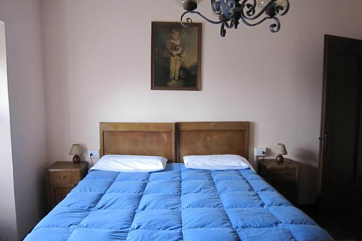 Room 3 of 37
