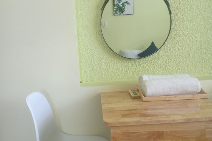Room 5 of 11