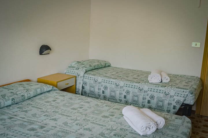 Room 26 of 76