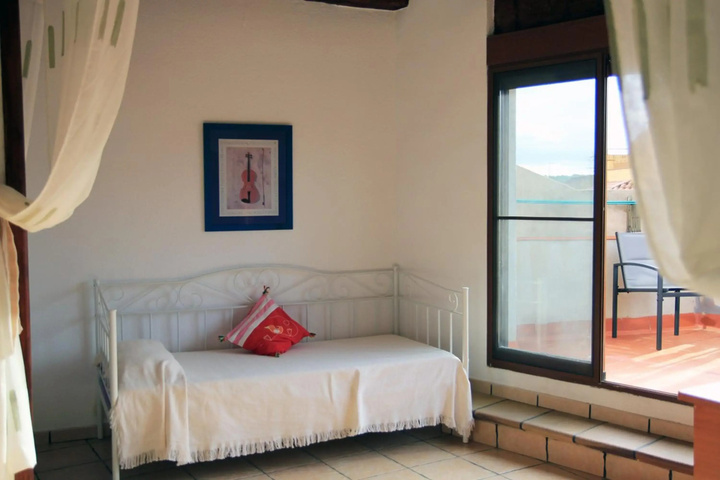 Room 4 of 20