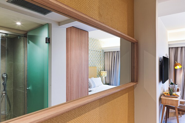 Room 27 of 136