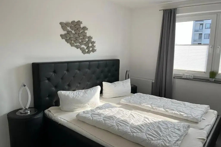 Room 5 of 16