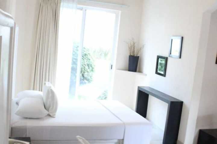 Room 3 of 6