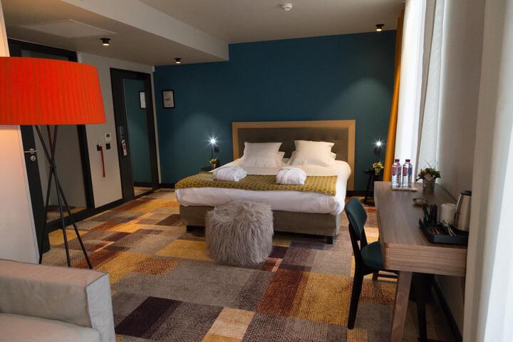 Room 14 of 65