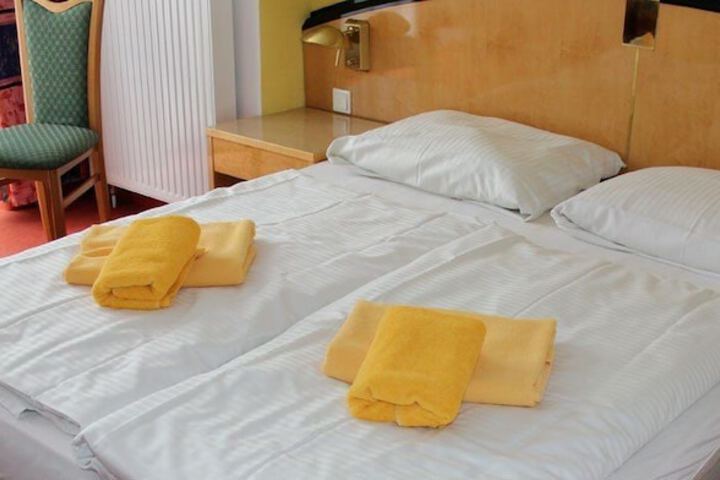 Room 8 of 20