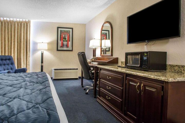 1 King Bed (1 of 8)