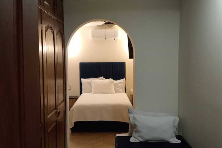 Room 6 of 11