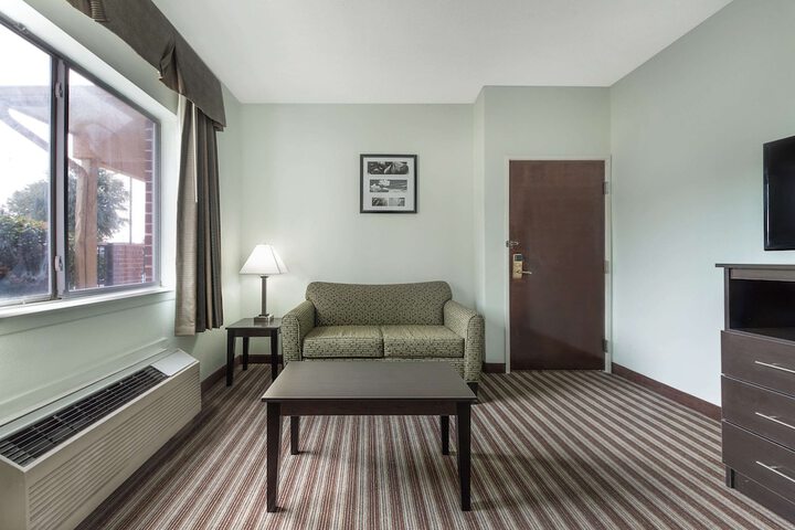 1 King Bed (4 of 14)