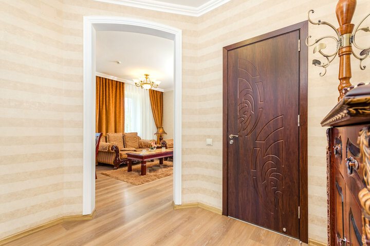 Room 6 of 25