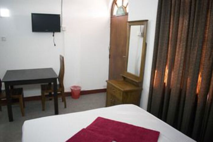 Room 17 of 32