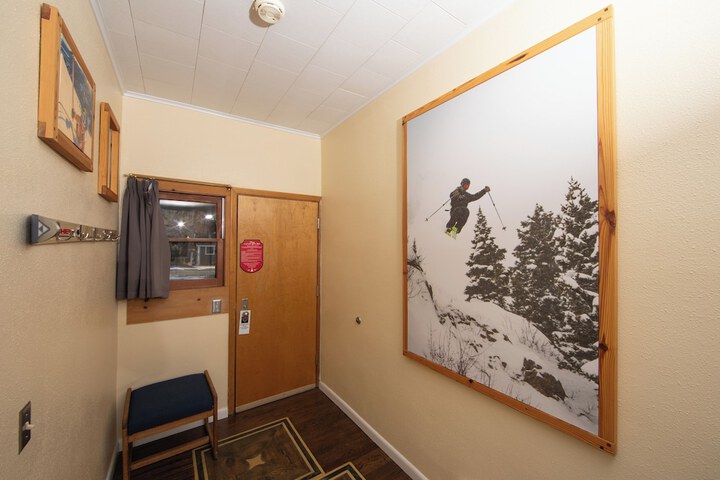 Room 10 of 11