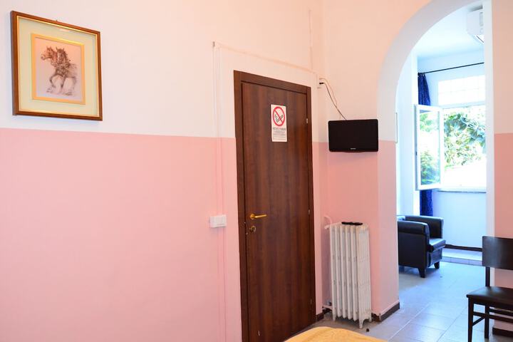 Room 25 of 52