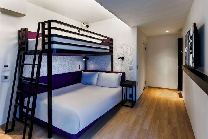 Room 34 of 66