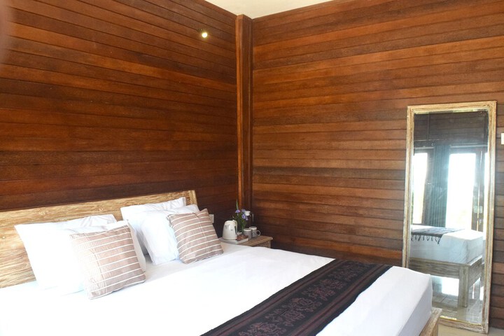 Room 8 of 59