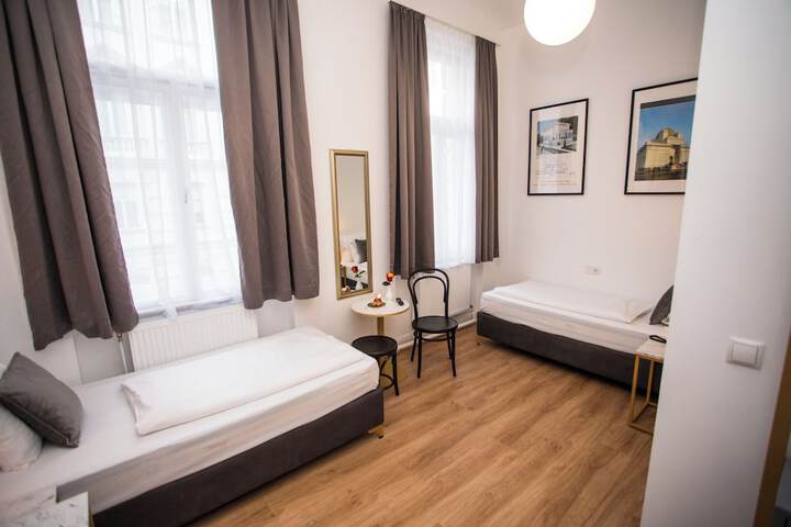 Room 8 of 29