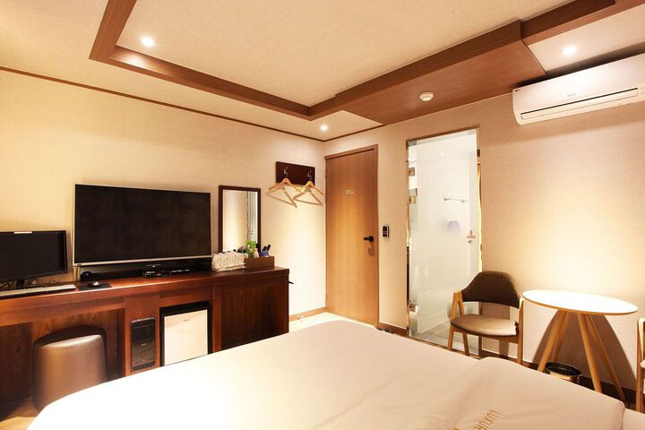 Room 48 of 75