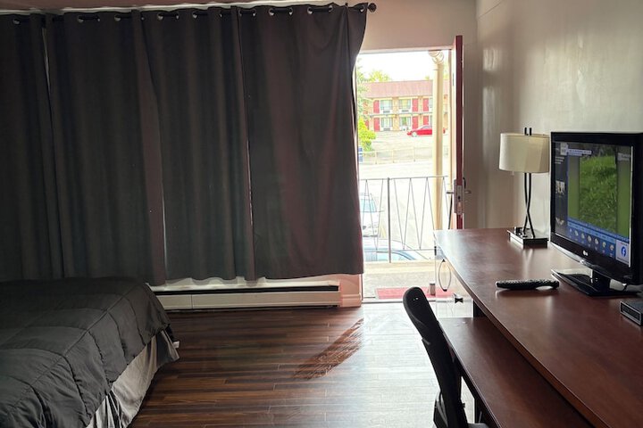 Room 8 of 61
