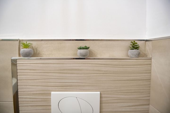 Room 102 of 141