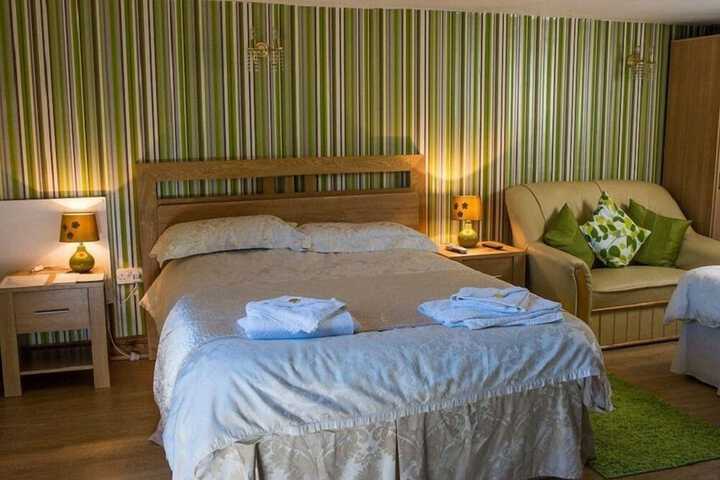Room 4 of 25