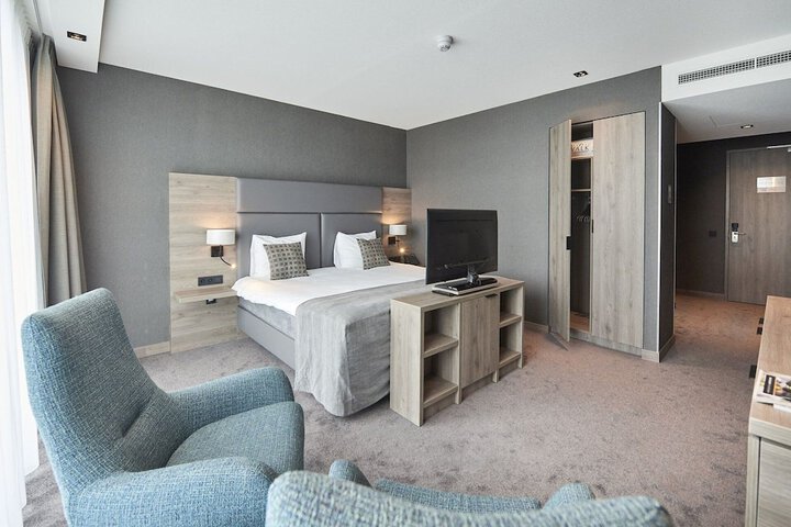 Room 7 of 49